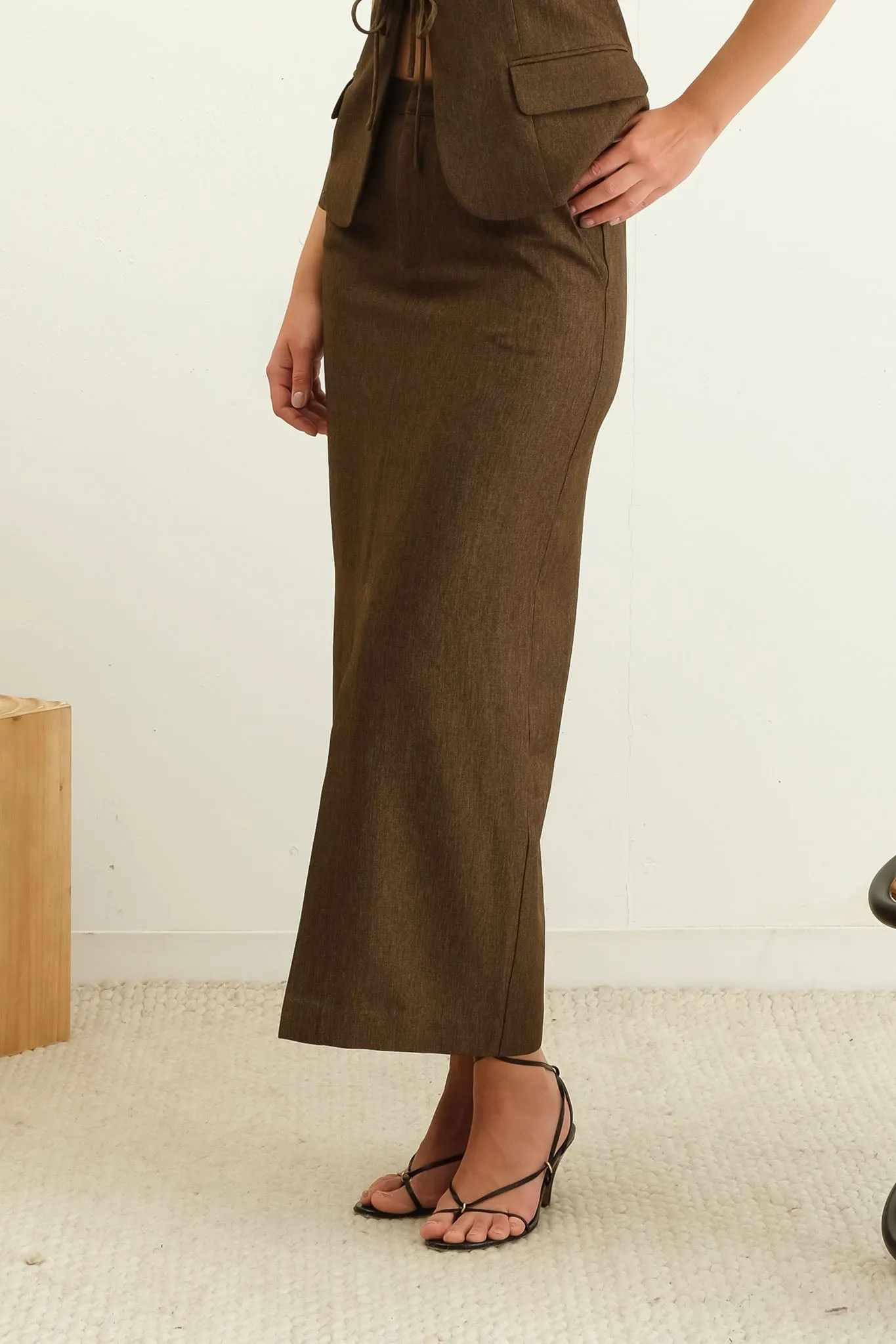 FRONT SLIT MIDI PENCIL SKIRT