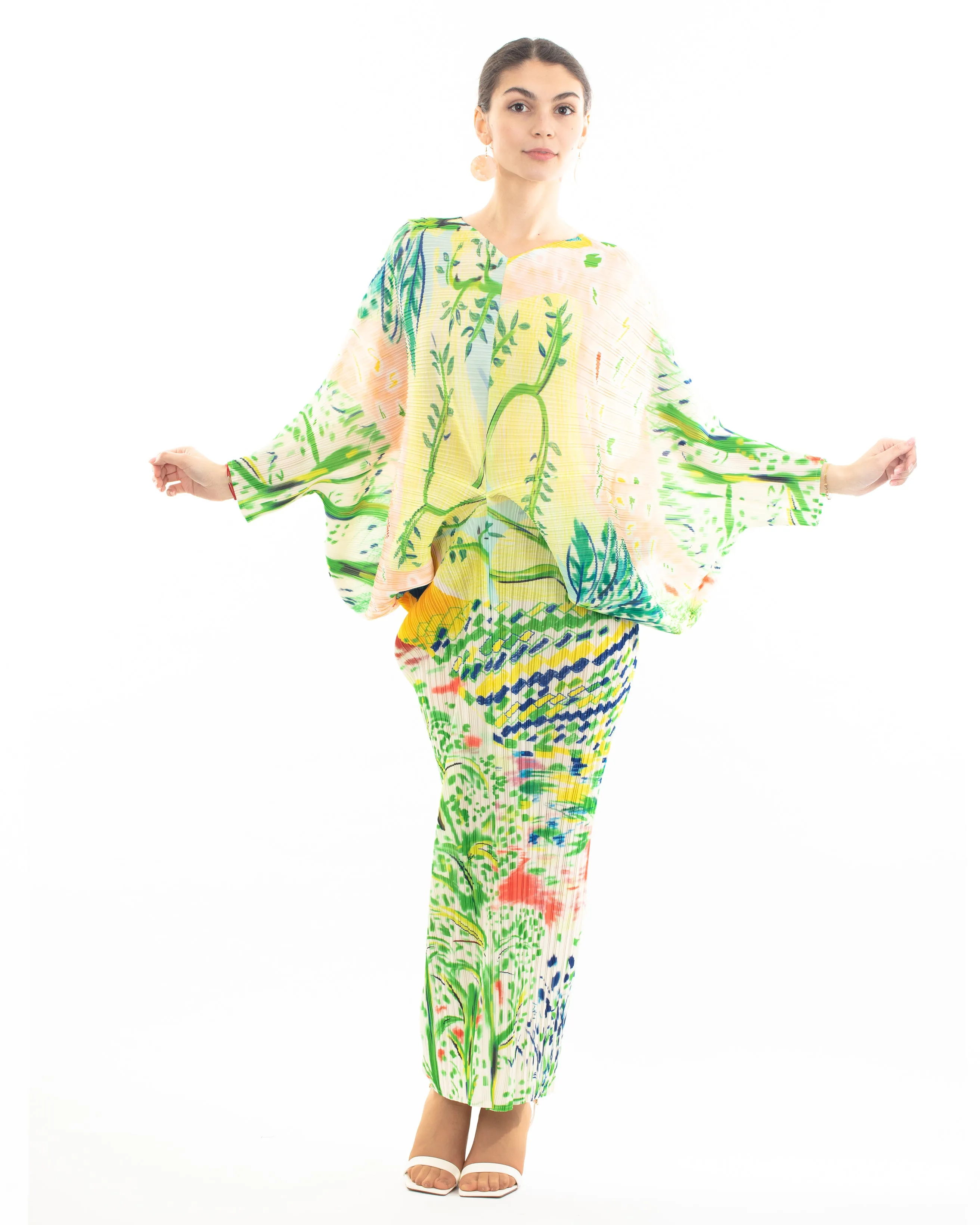 Leaves and Floral Scarf Pirnt Pleated Dress in Kimono sleeves in green