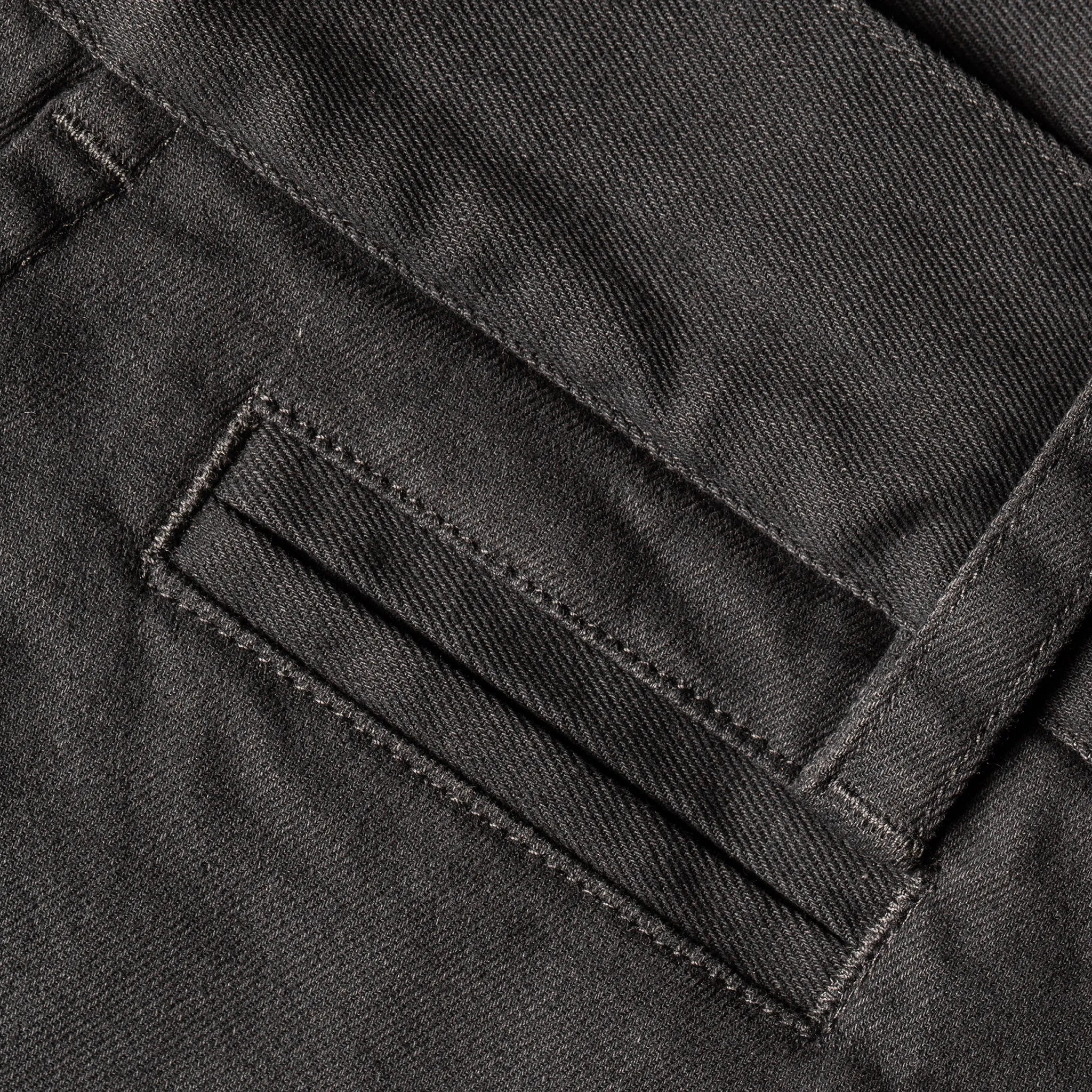 The Slim Chino in Organic Charcoal