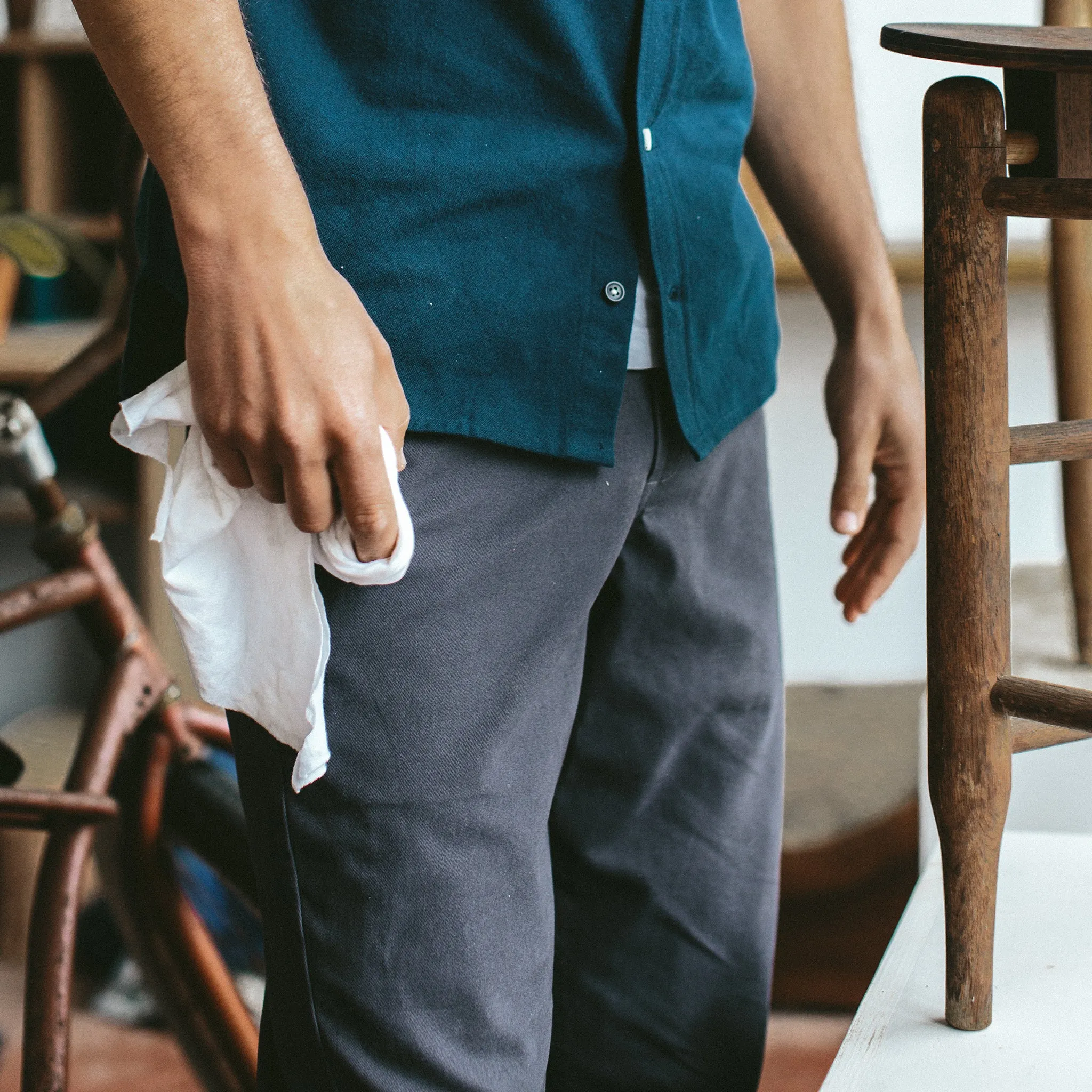 The Slim Chino in Organic Charcoal